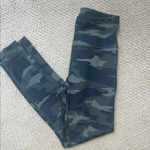 Athleta new without tags XSS Camo Leggings with Sleek Fit and Stretchy Fabric
